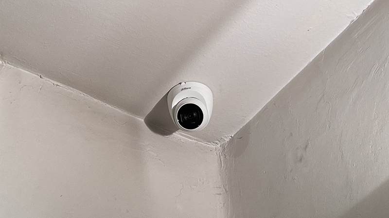 cámara vigilancia en el techo